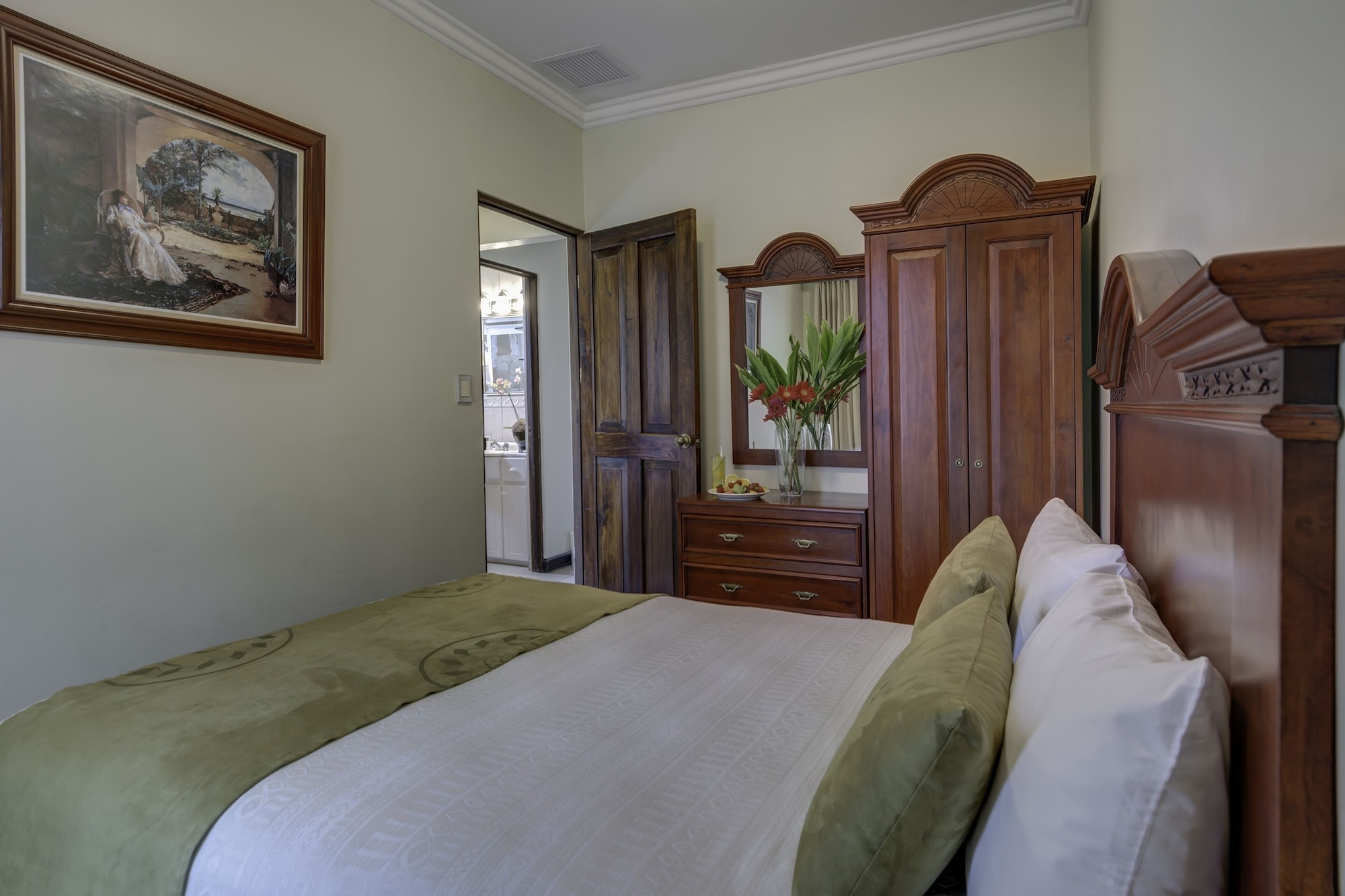2 BEDROOMS, SUITE