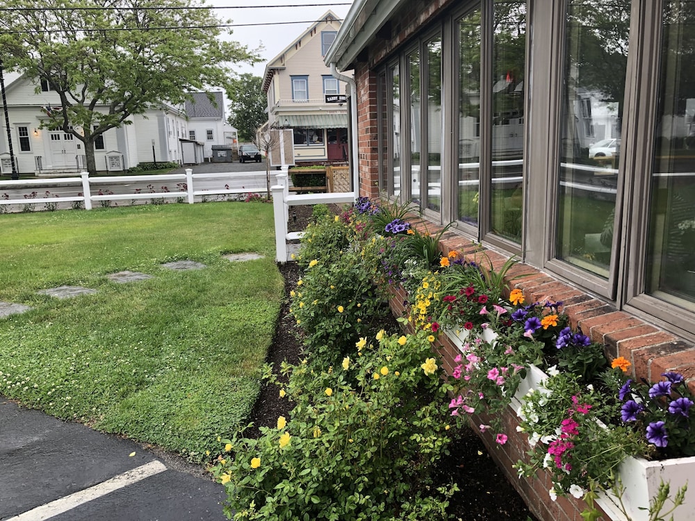 Hyannis Inn 38/50