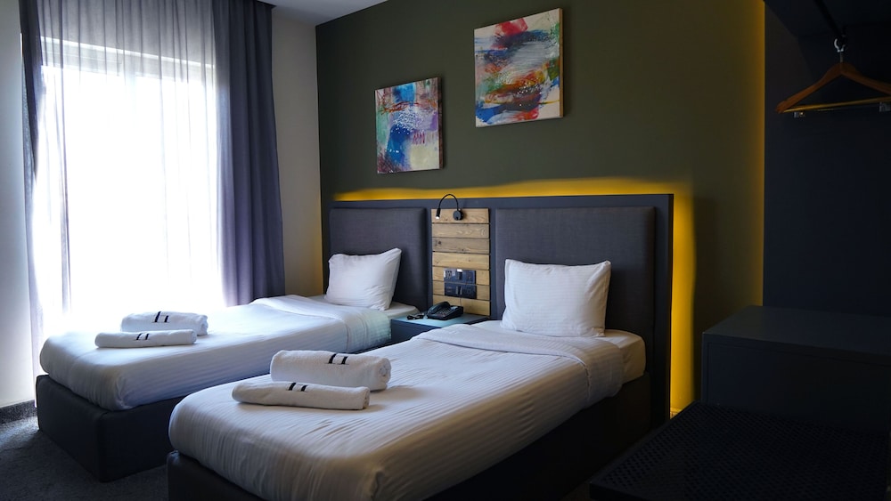 Delilah Hotel 17/51