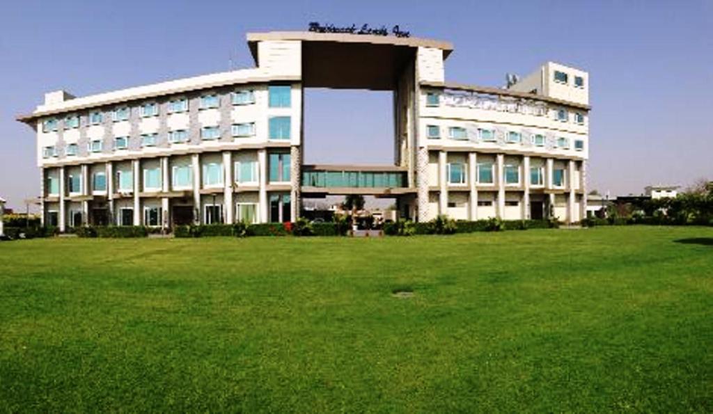 HOTEL BRIJWASI LANDS INN 48/55