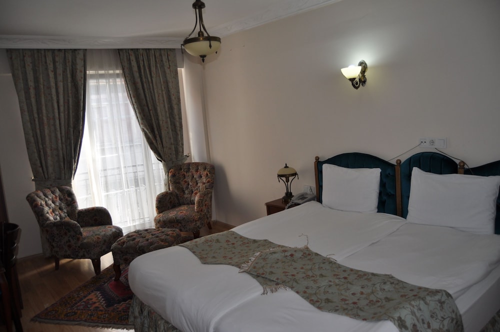 Basileus Hotel 28/79
