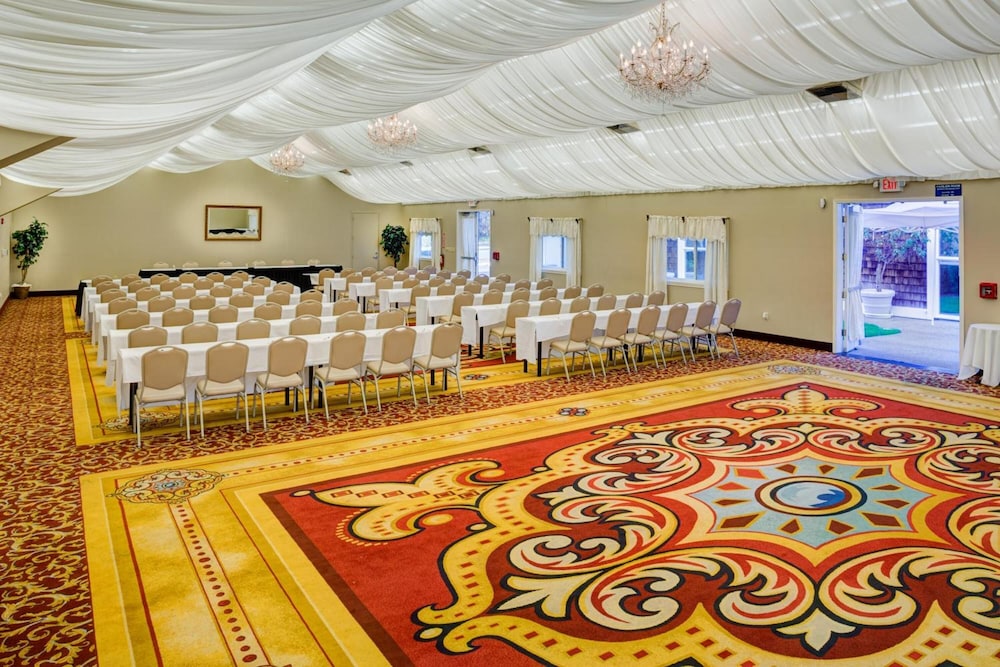 Lake Natoma Inn 6/46