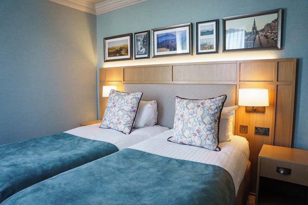Parliament House Hotel 26/65