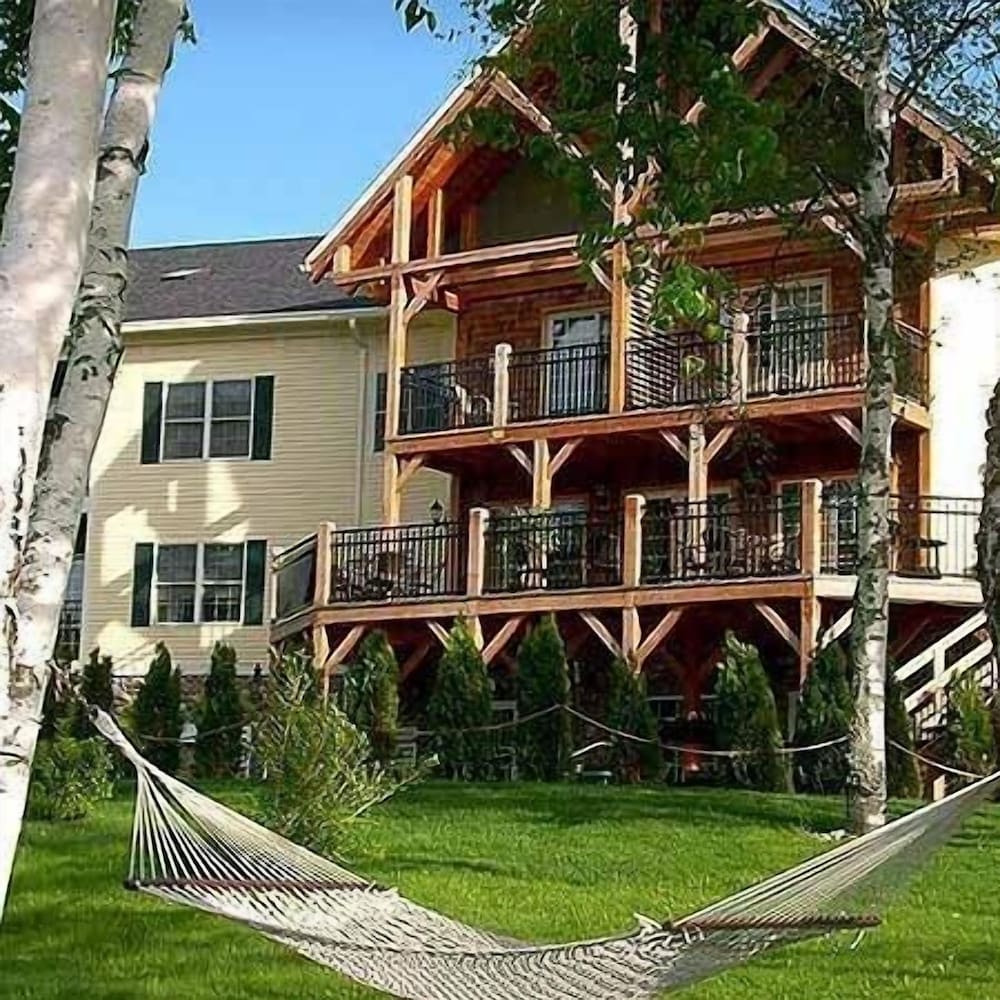 Mountain Edge Suites at Sunapee, an Ascend Collection Hotel 8/69