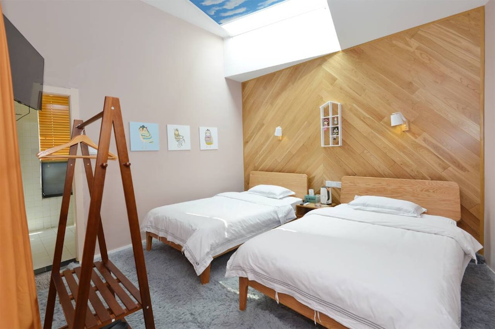J Trip Youth Hostel 14/37