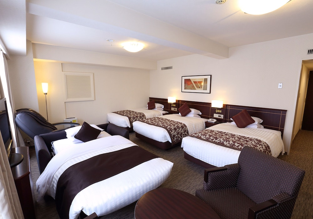 Forth, Deluxe, 3 Beds, Sofa