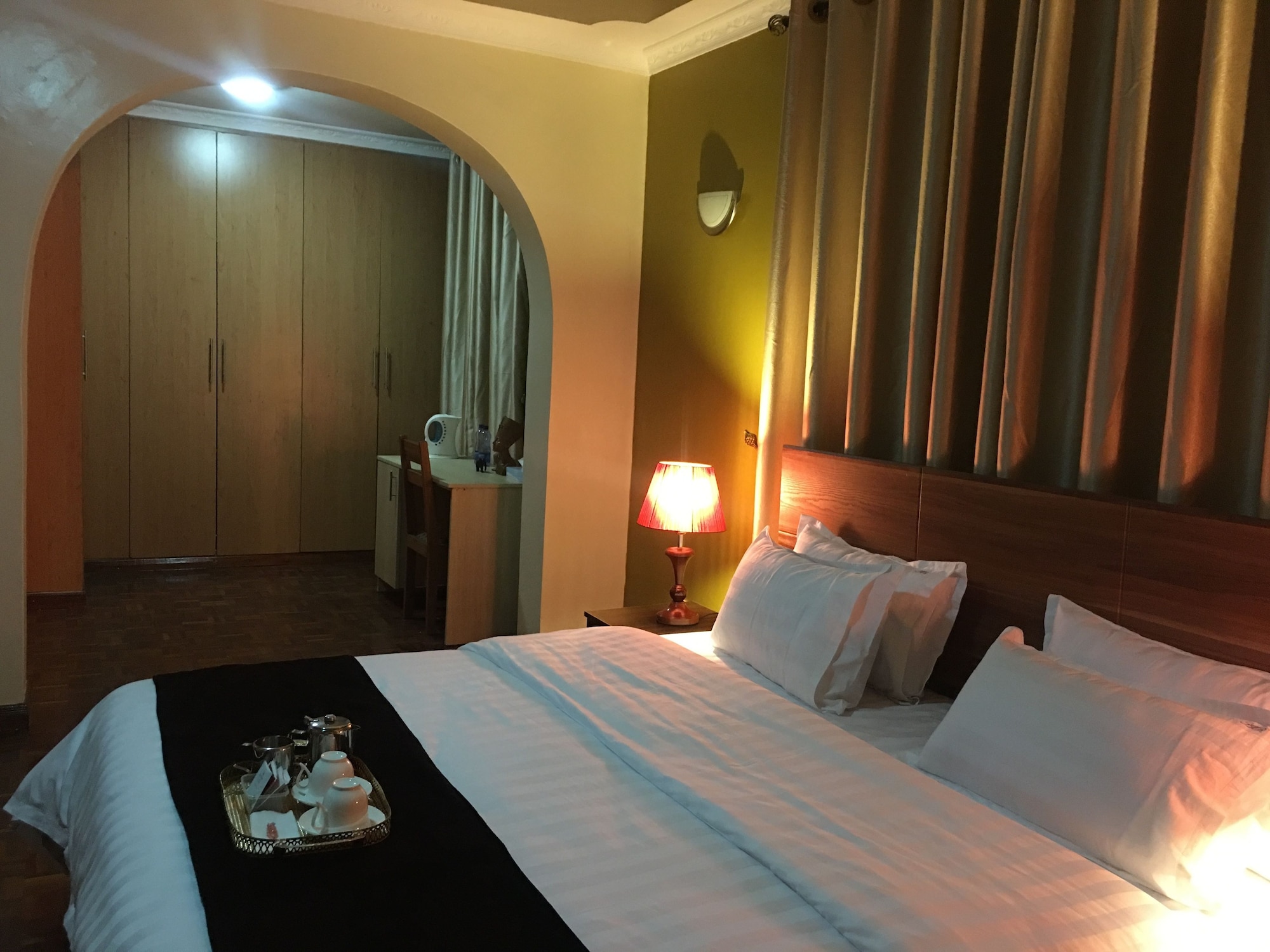 EXECUTIVE, KING BED, GARDEN VIEW