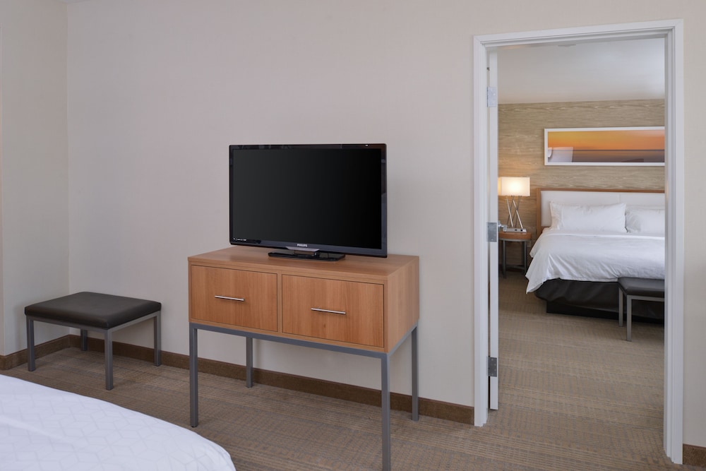 Holiday Inn Express Suites Pocatello 42/97