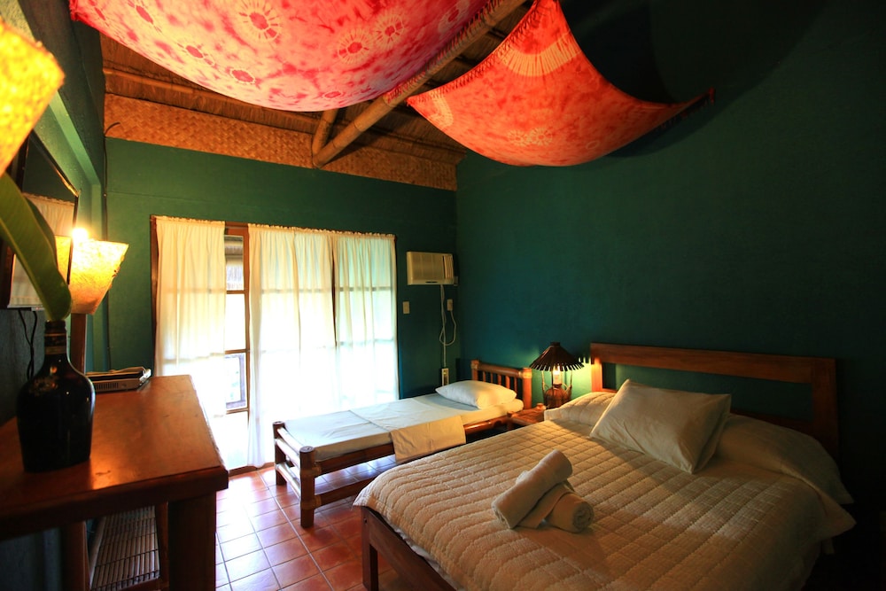 Hannah Hotel 40/54