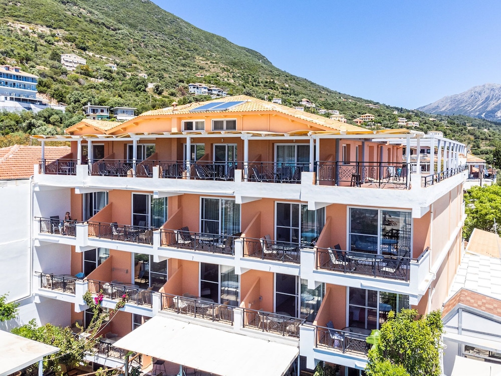 GRAND NEFELI HOTEL 2/50