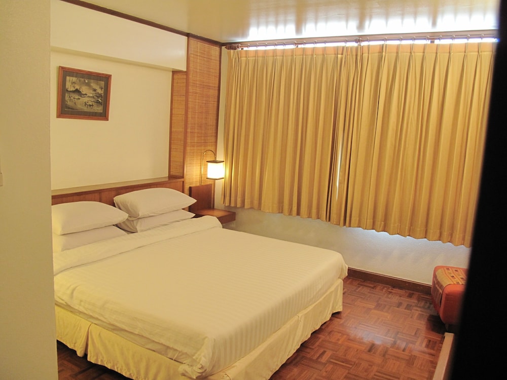 Dusit Hotel 11/50