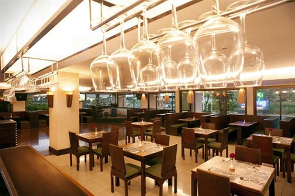Royal Peninsula Hotel 54/66