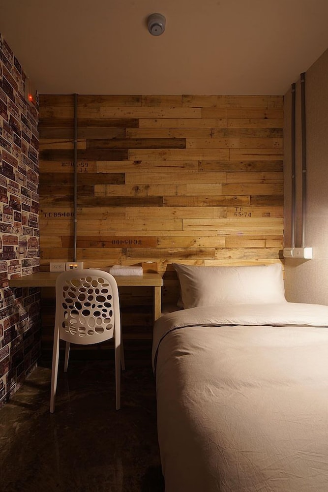 Work Inn Hostel 11/53