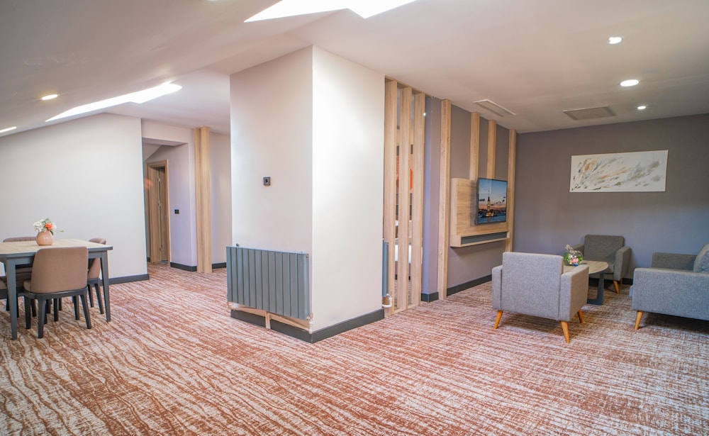 Mayi Hotel 51/55