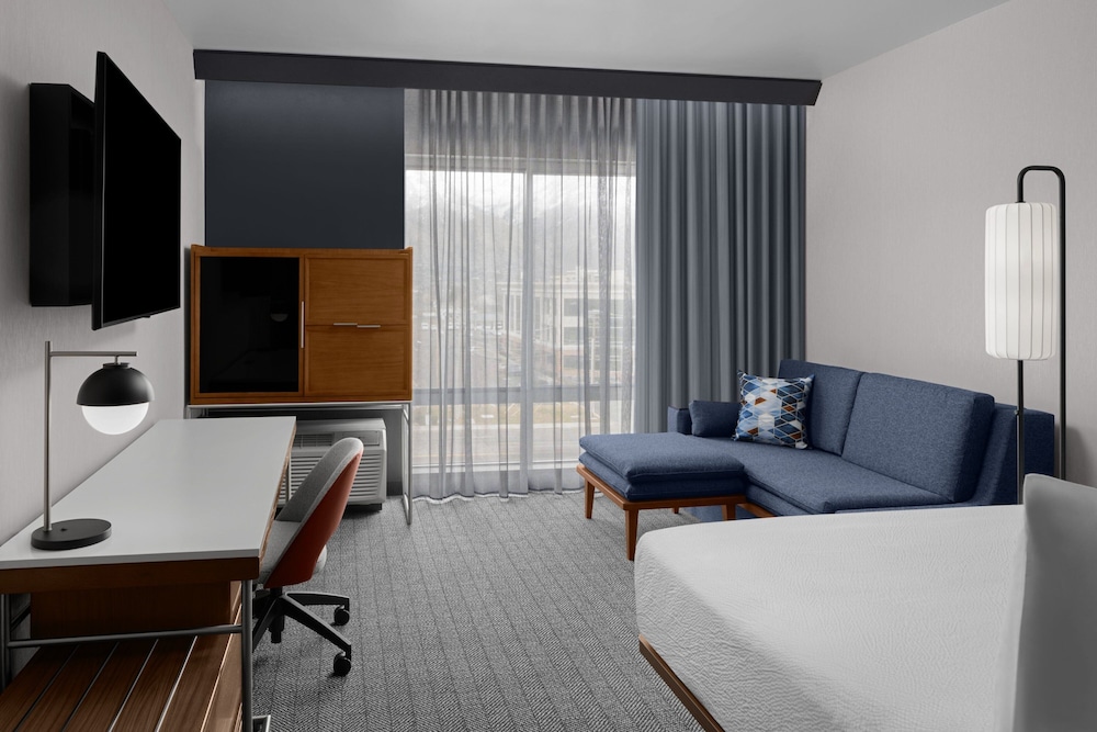 Courtyard by Marriott Orem University Place 30/38