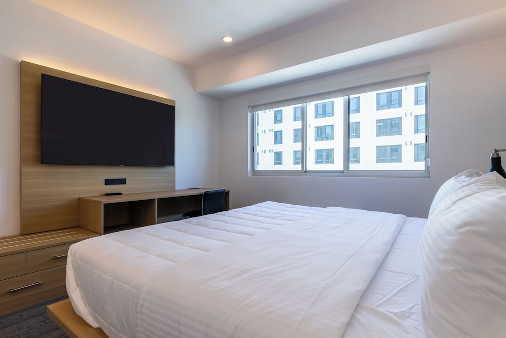 Hotel Mai Downtown Long Beach 19/60