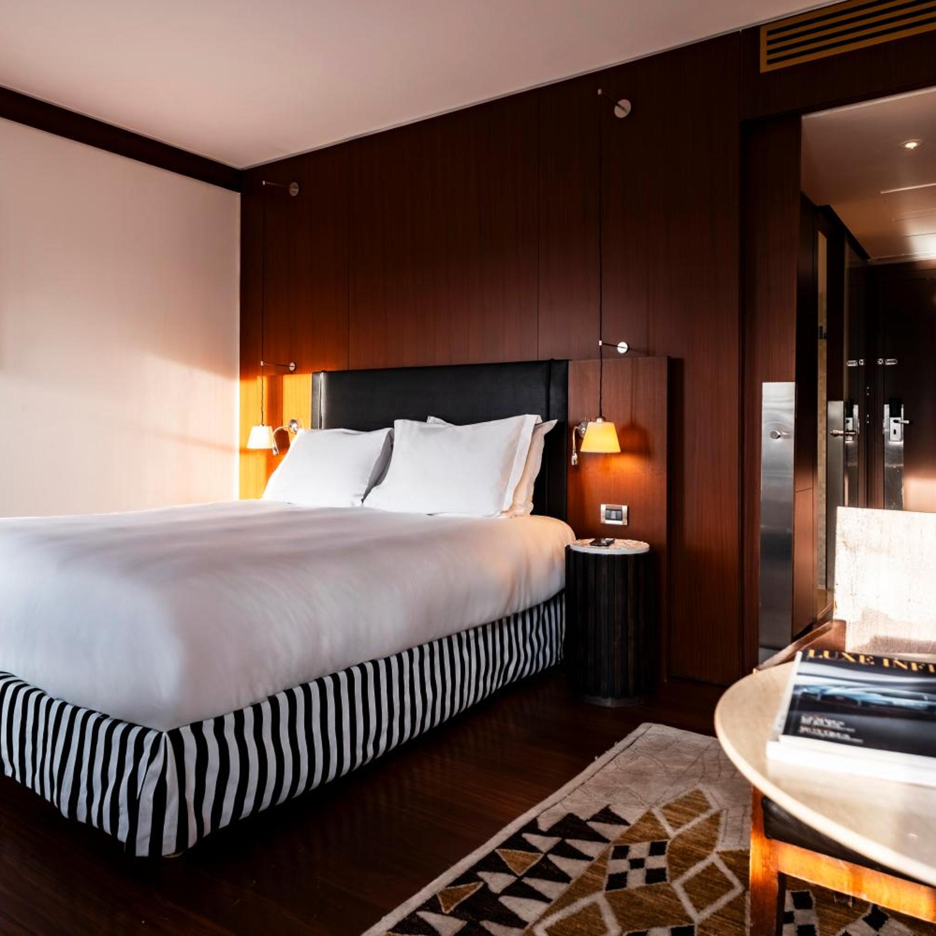Panoramic, Prestige, King Bed, Arc De Triomphe View, Balcony