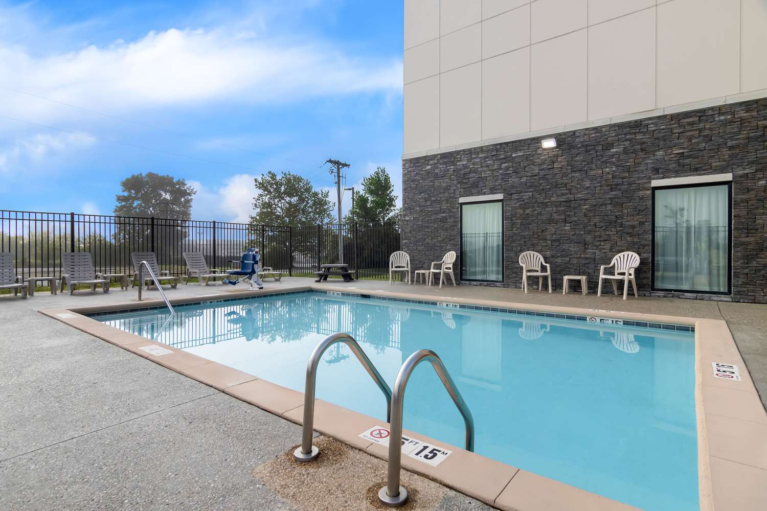 Comfort Suites Rensselaer Near Fair Oaks 21/42