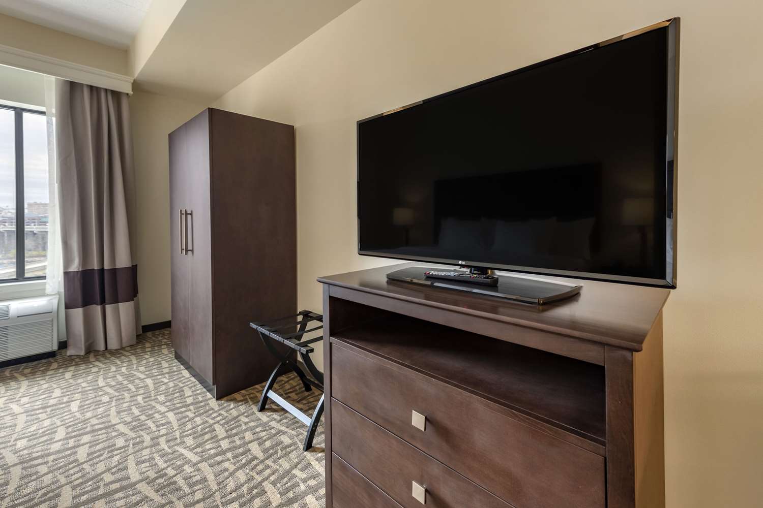Comfort Inn and Suites Pittsburgh Northshore, PA 19/19