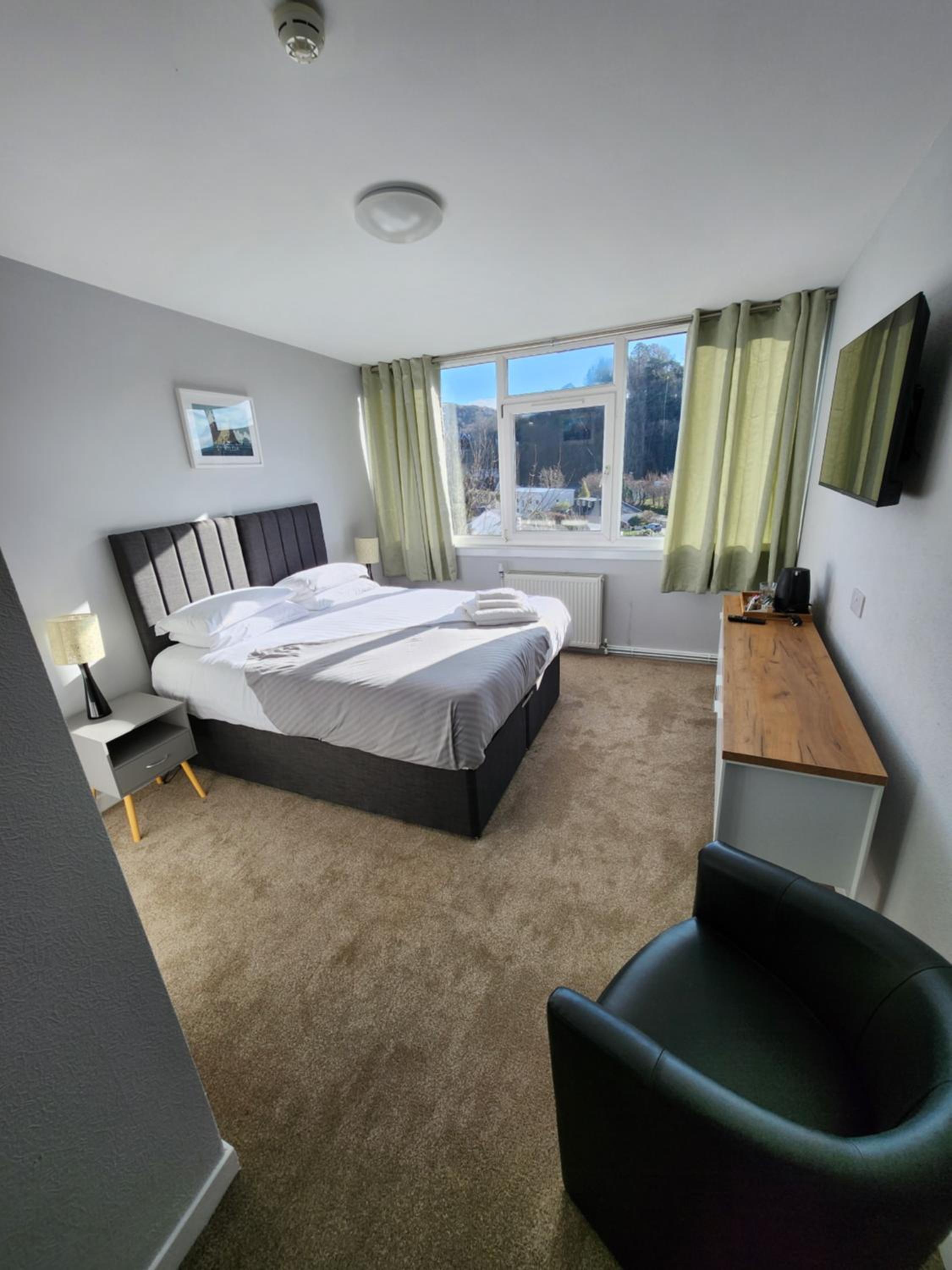 KINGS KNOLL HOTEL 19/53