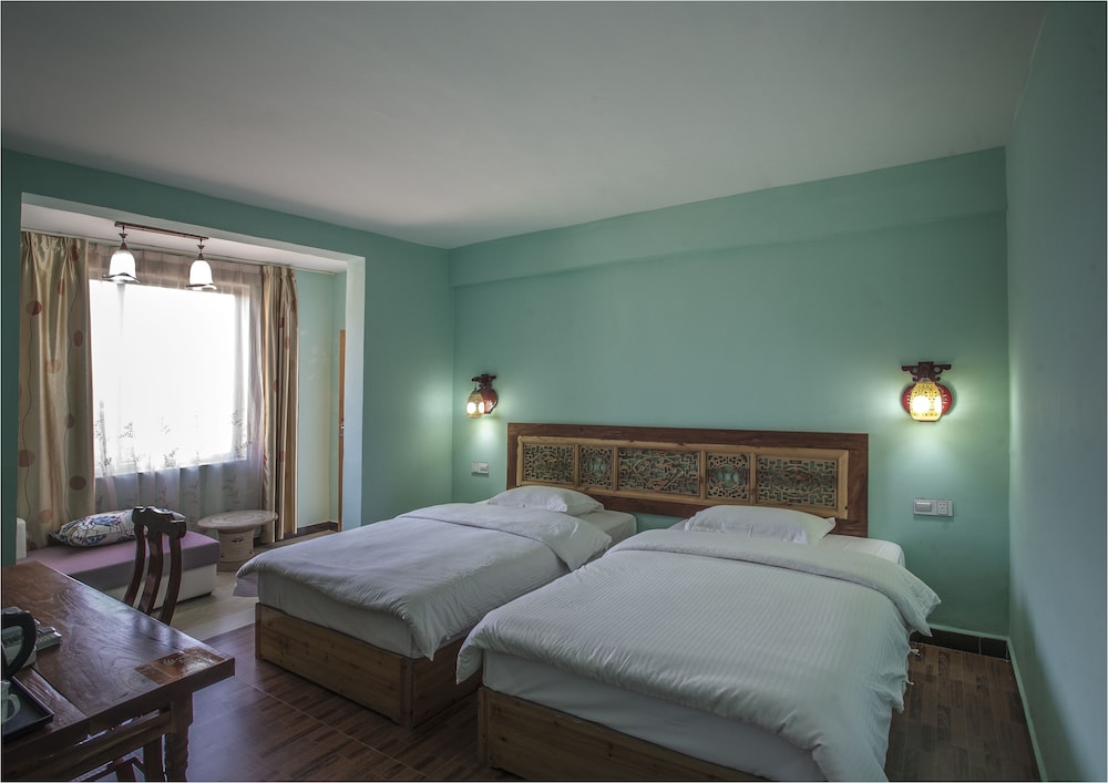 Riverside Retreat Hotel 11/36