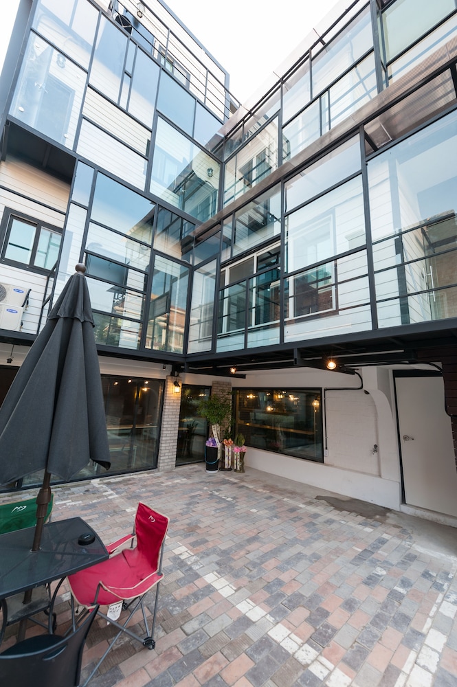 Inno Hostel &amp; Pub Lounge Hongdae 12/65
