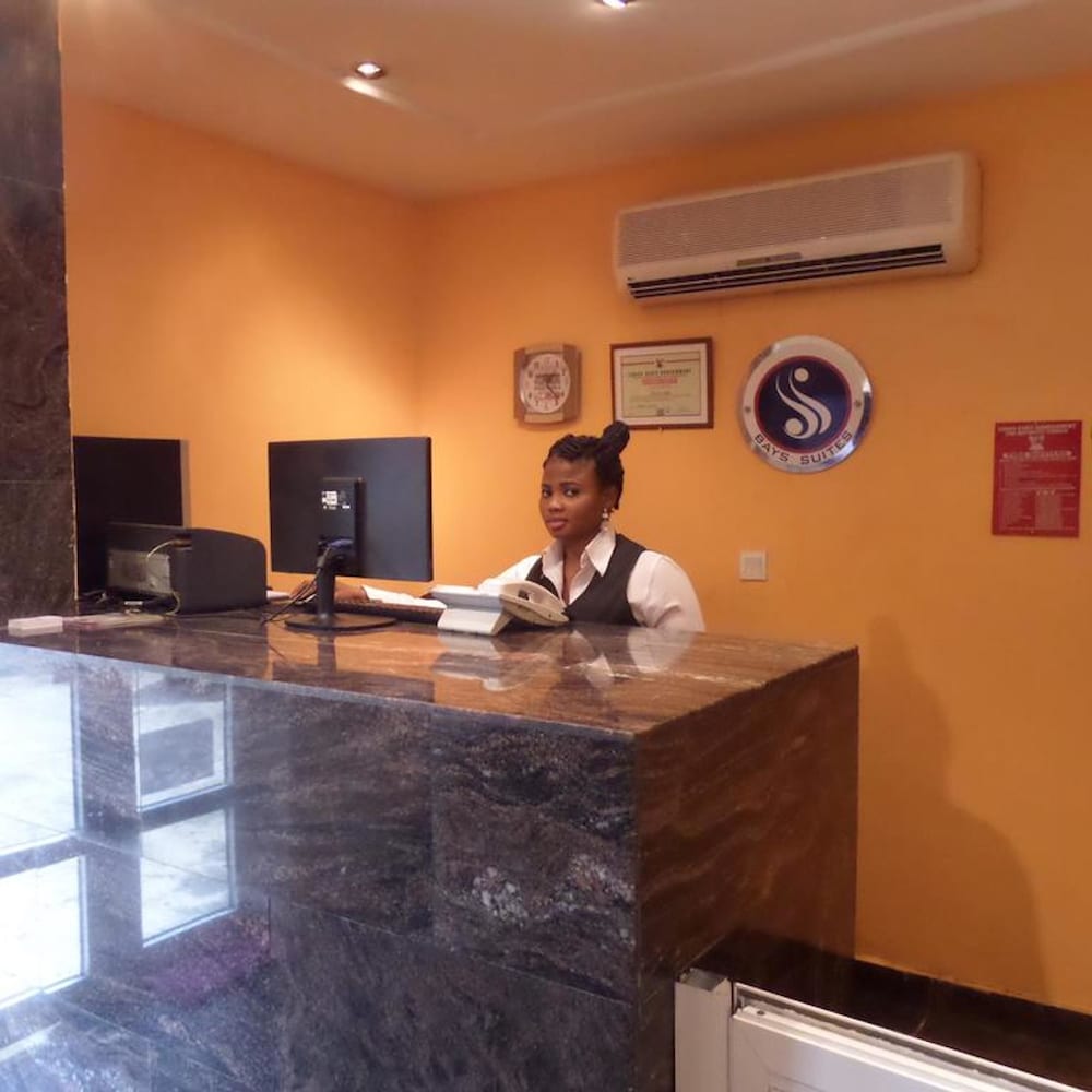 Bay Suites 15/19