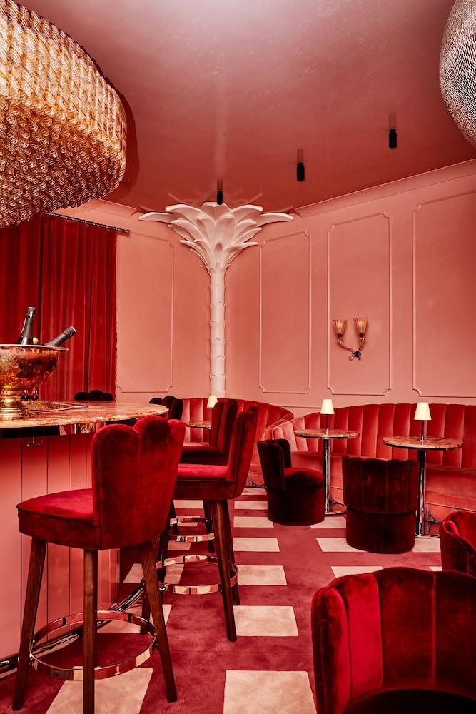 The Siren Hotel 58/70