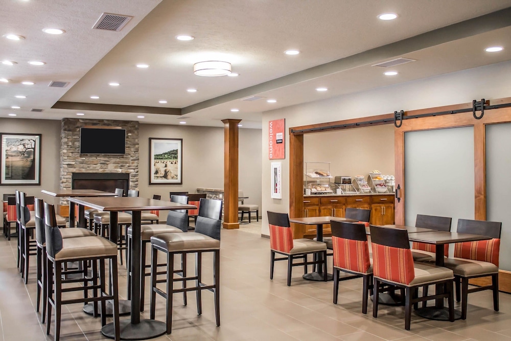 Comfort Suites Hartville-North Canton 33/43