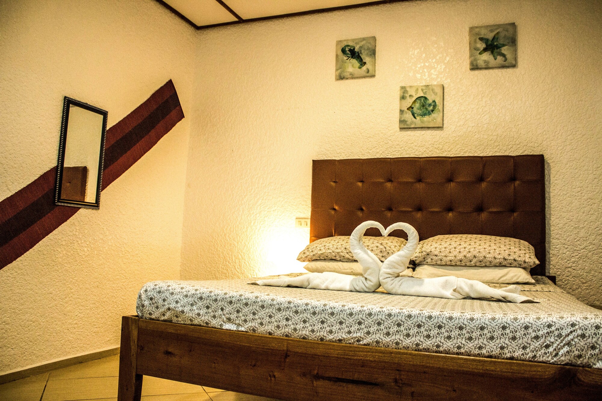 DELUXE, QUEEN BED