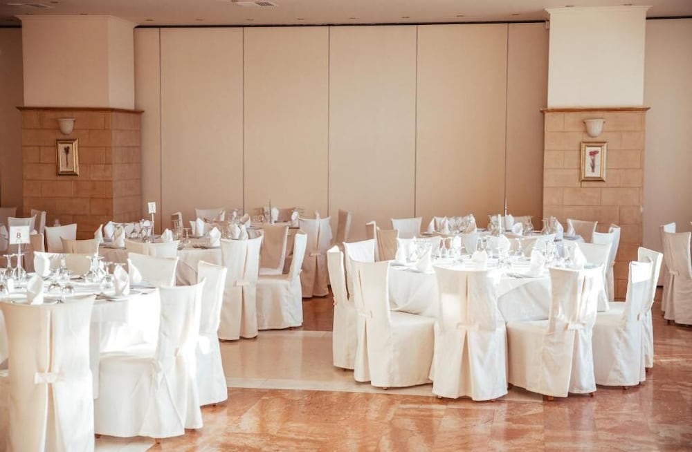 Tzaki Hotel 32/42