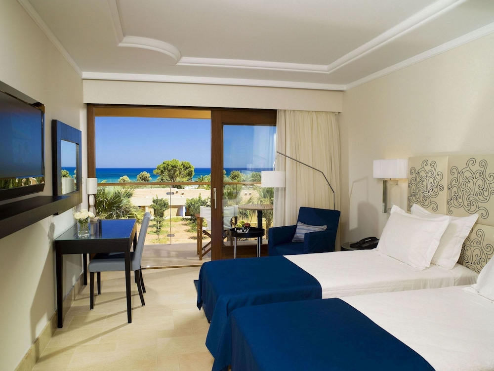 Kernos Beach Hotel and Bungalows 8/50