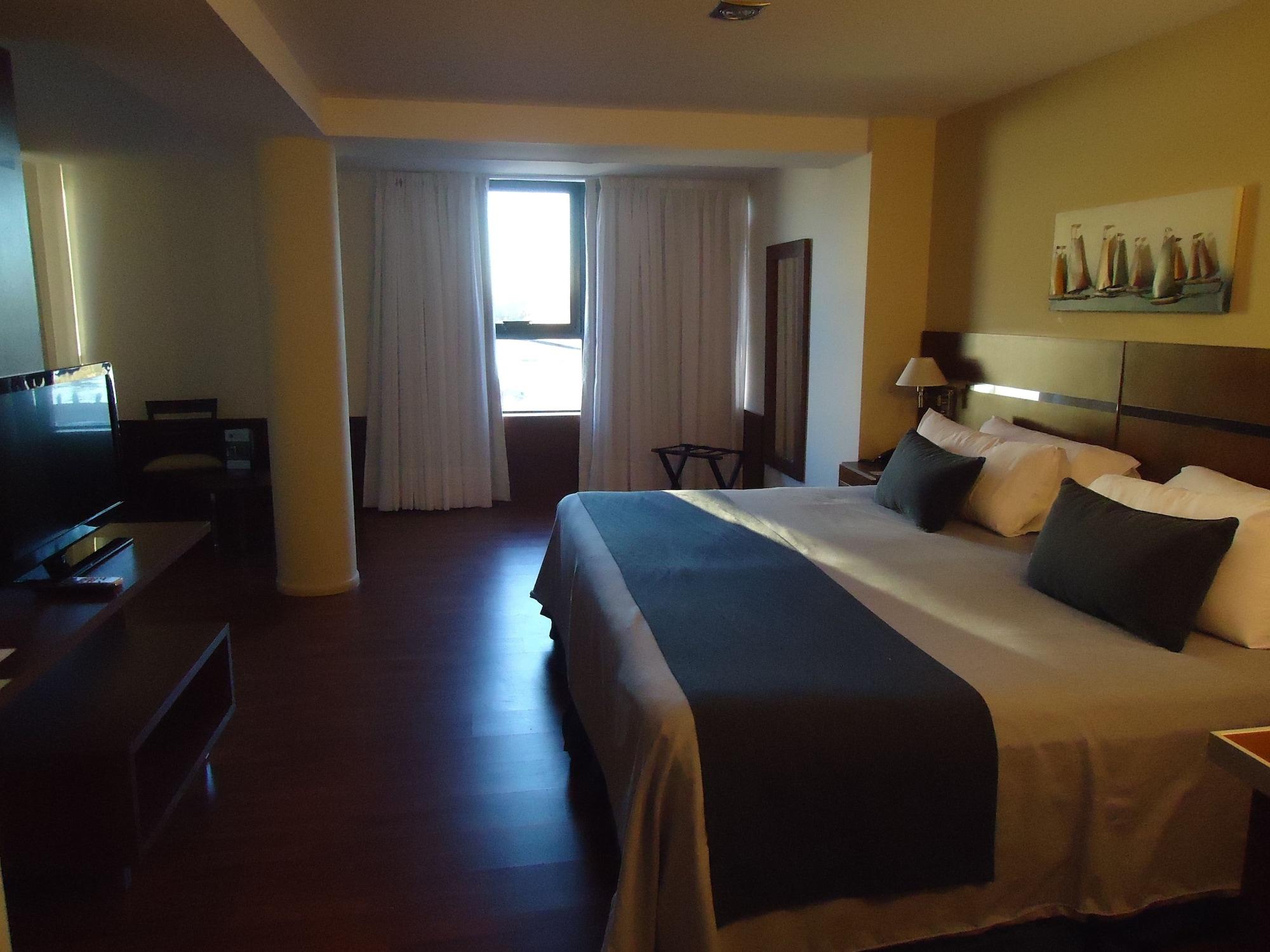 Puerto Amarras Hotel & Suites 8/19