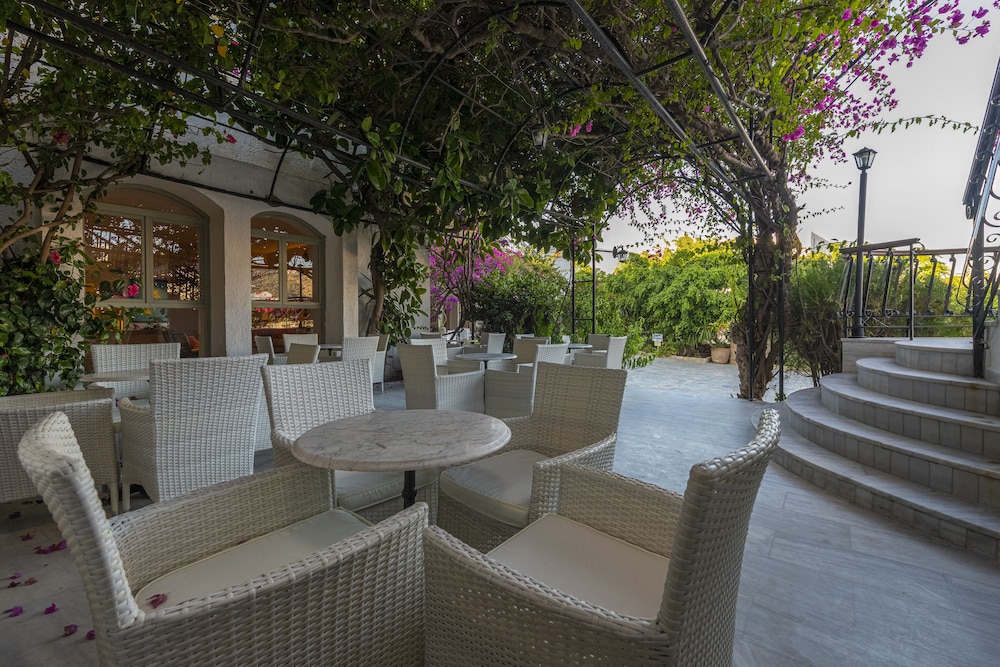 Skala Hotel 7/60
