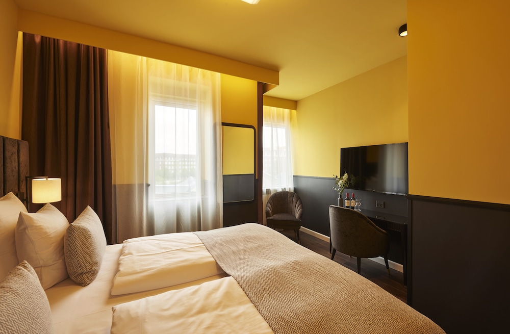 DELUXE, DOUBLE BED