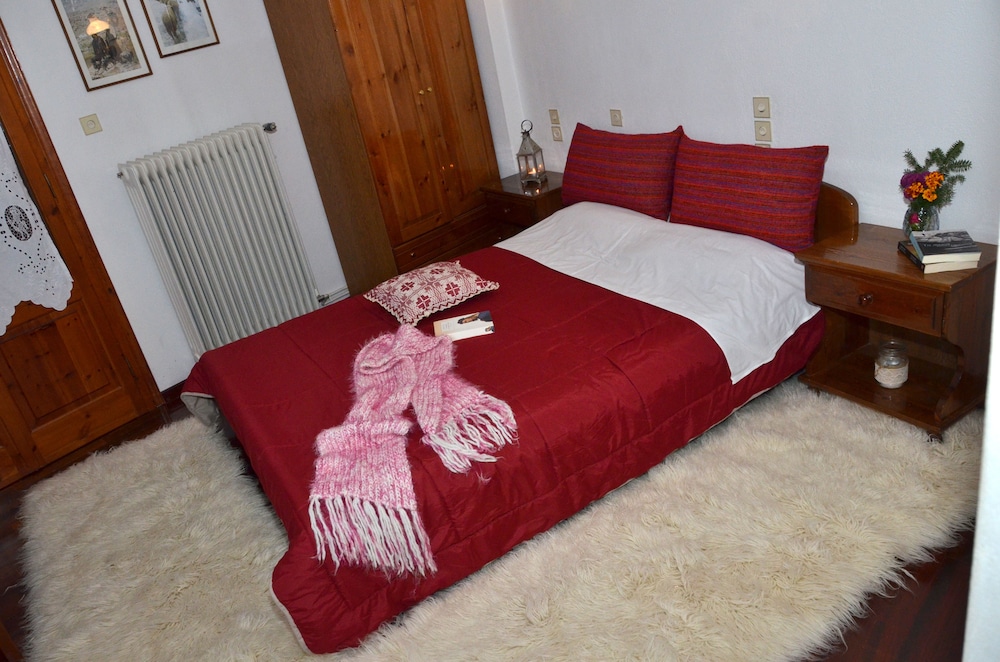 To Balcony Tis Agorianis 15/50