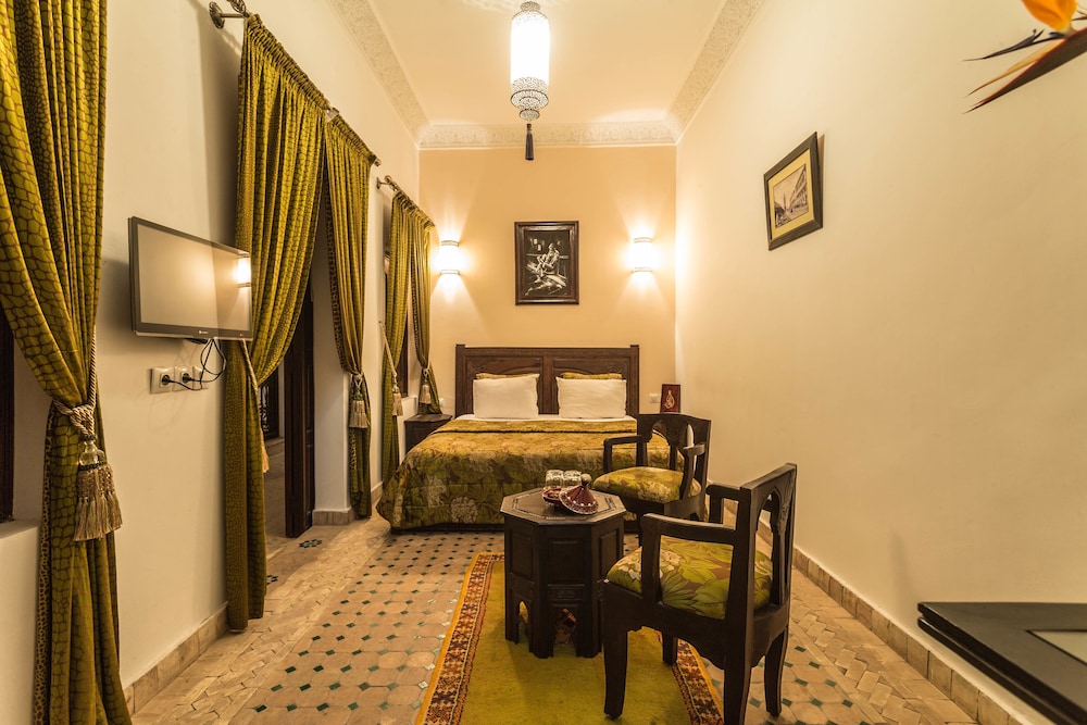RIAD NASREEN 65/76