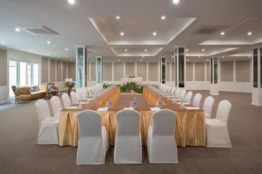 Dheva Mantra Resort 64/72