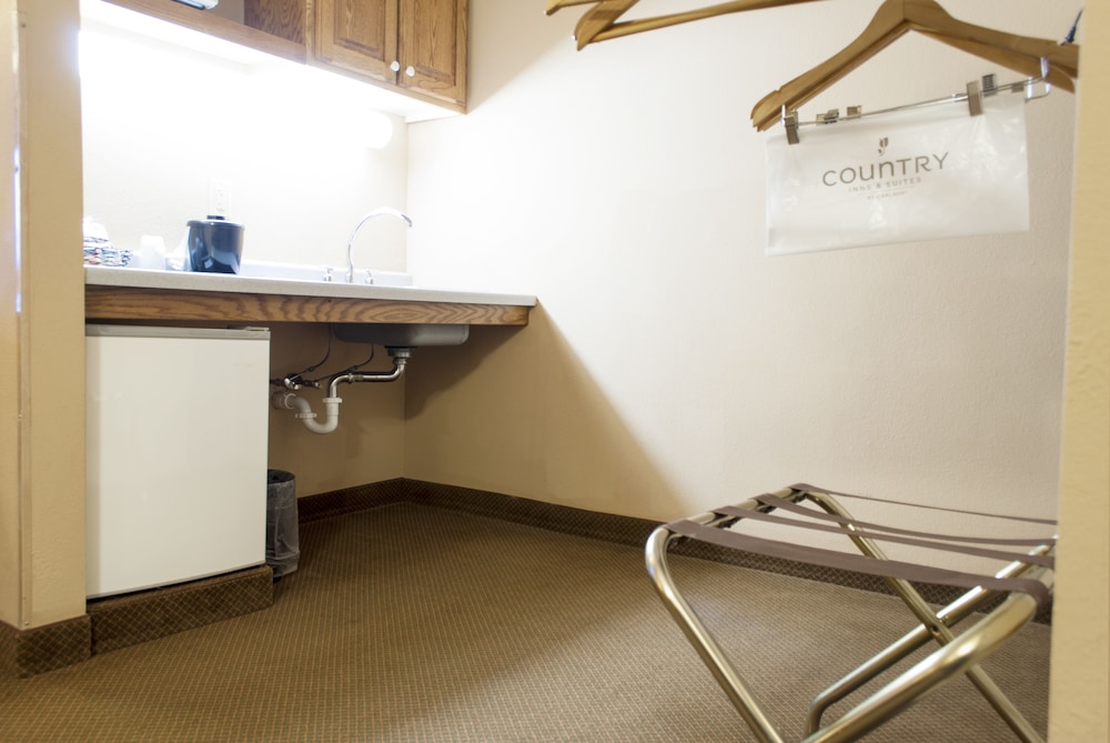Country Inn & Suites by Radisson, Cedar Falls near University 39/39
