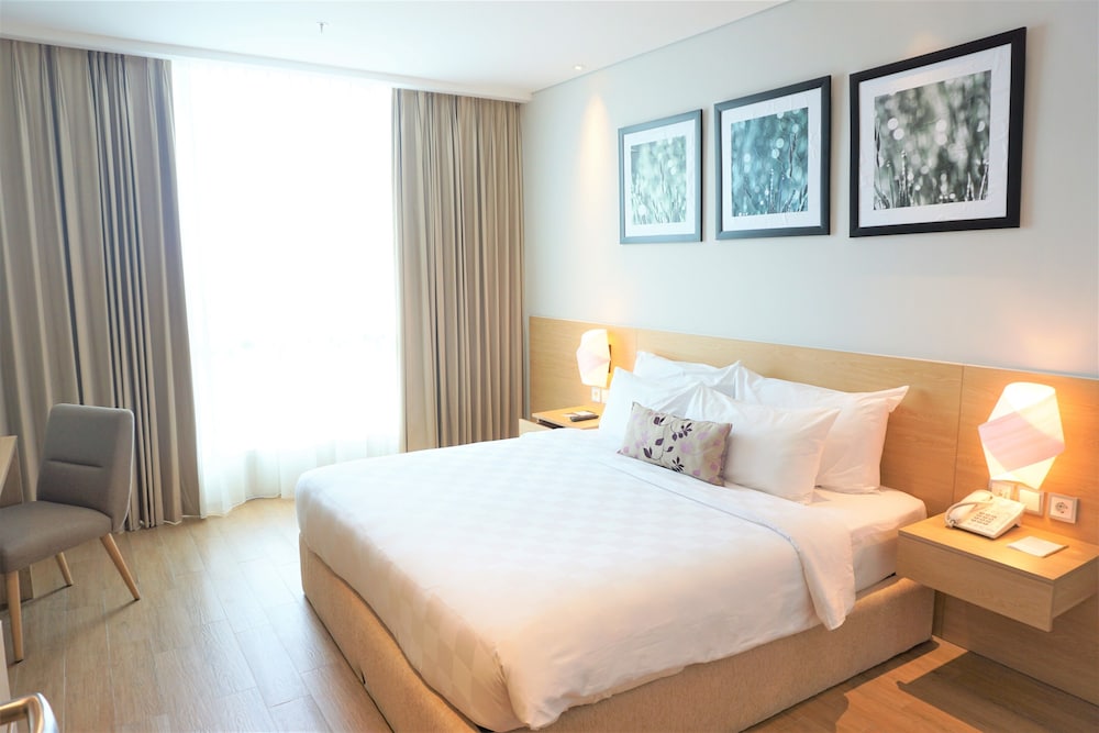 SPLENDID, STUDIO, KING BED