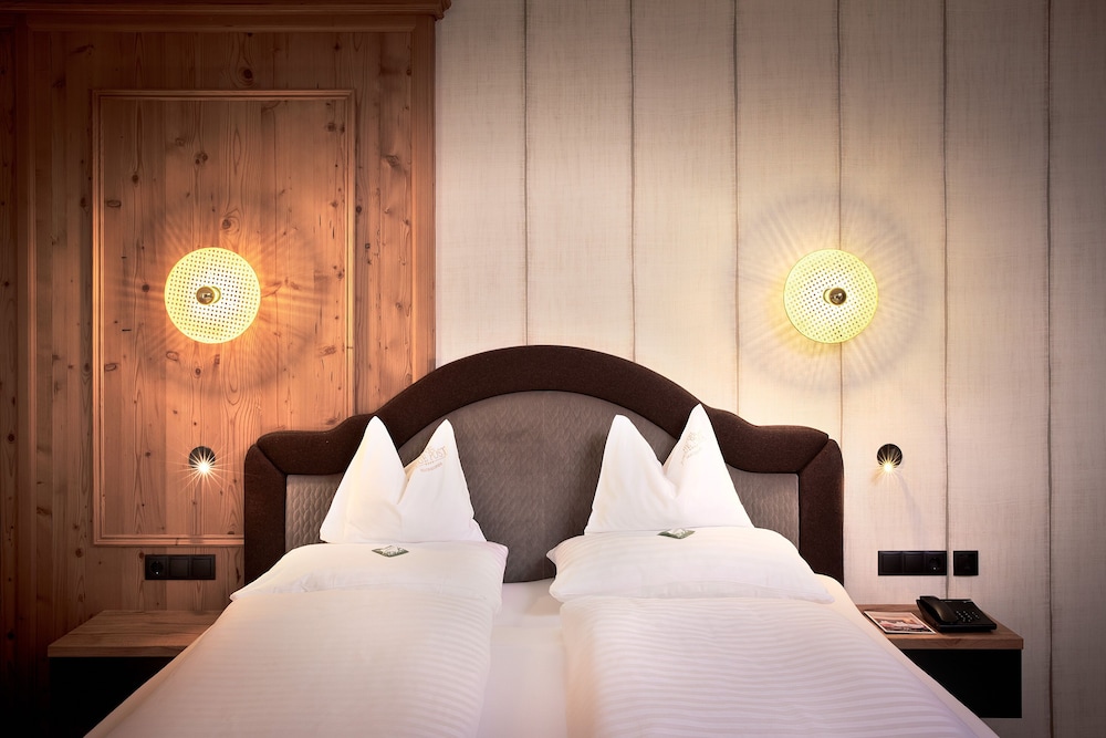 Hotel Neue Post 26/75