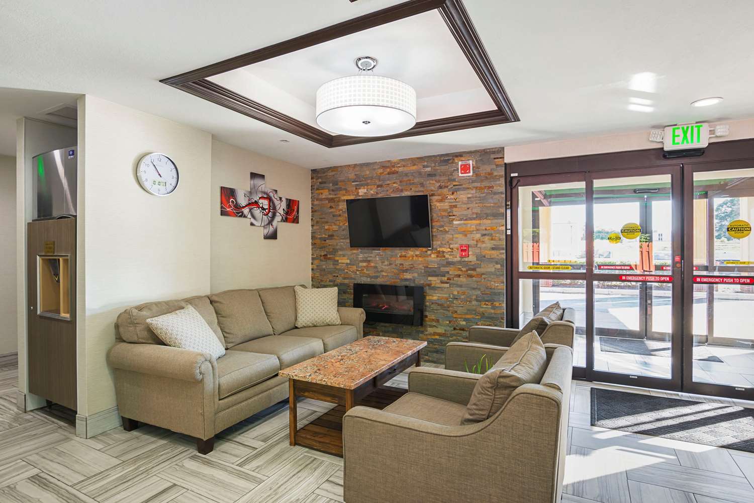 AmericInn by Wyndham Holland MI 6/16