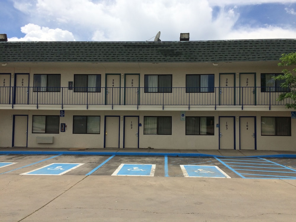 Travelodge By Wyndham Raton 2/37