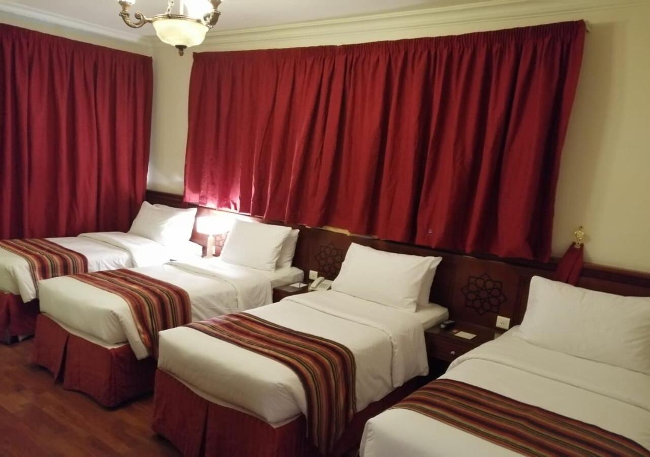 Room, Quadruple