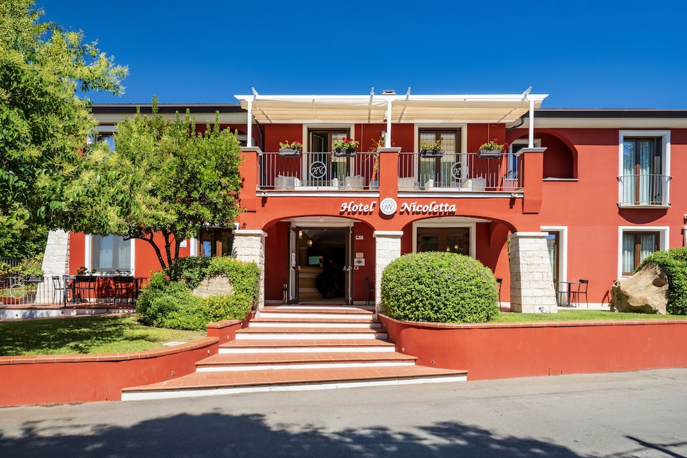 Nicoletta Hotel 4/69