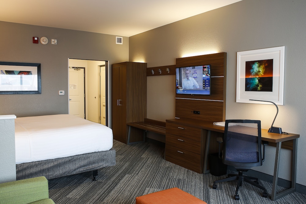 HOLIDAY INN EXPRESS EVANSVILLE 17/61