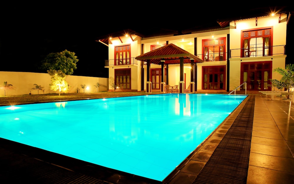 Christima Residence 25/50