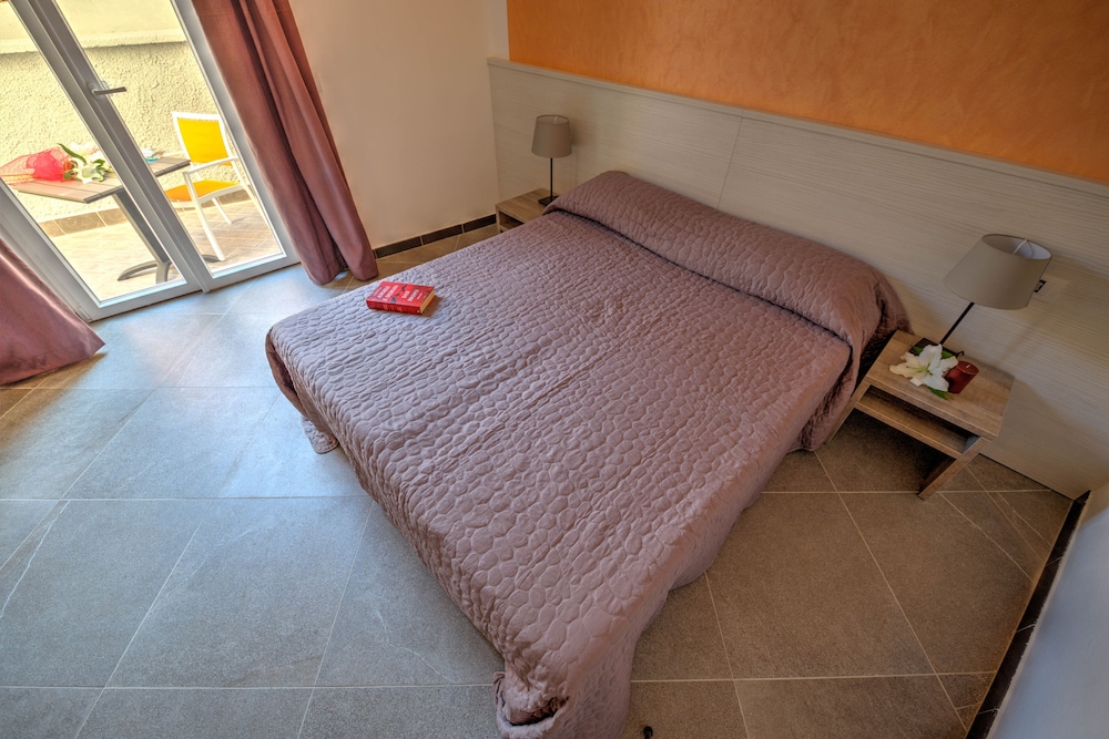 CLASSIC, DOUBLE BED
