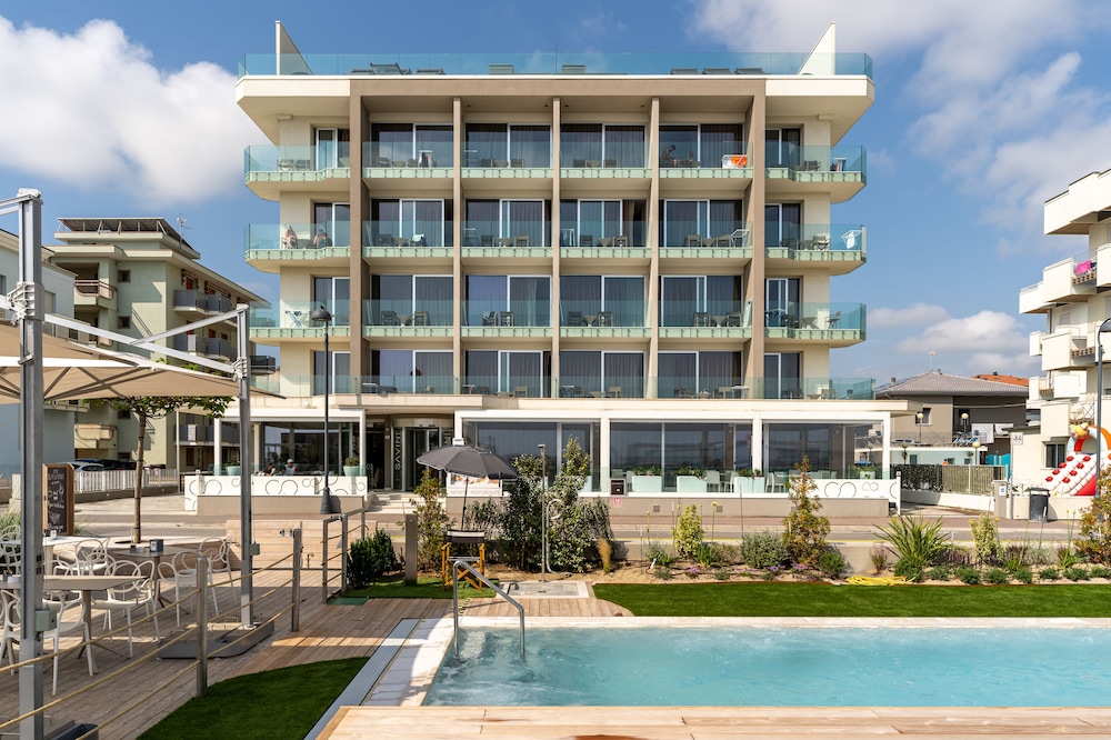 Hotel Savini 4/50