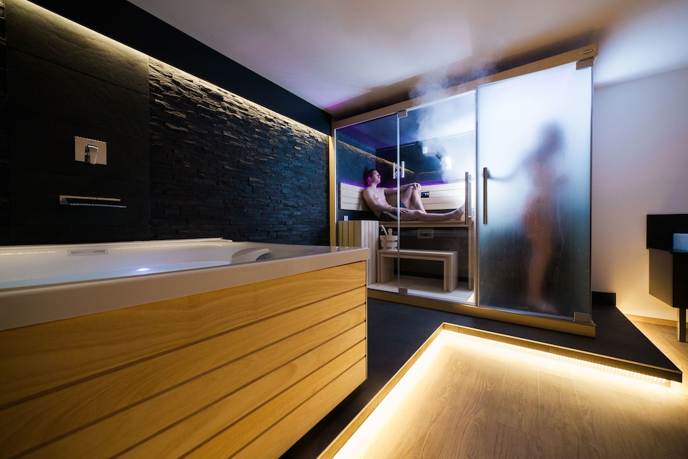 Hotel the Originals Des Princes Chambery 46/77